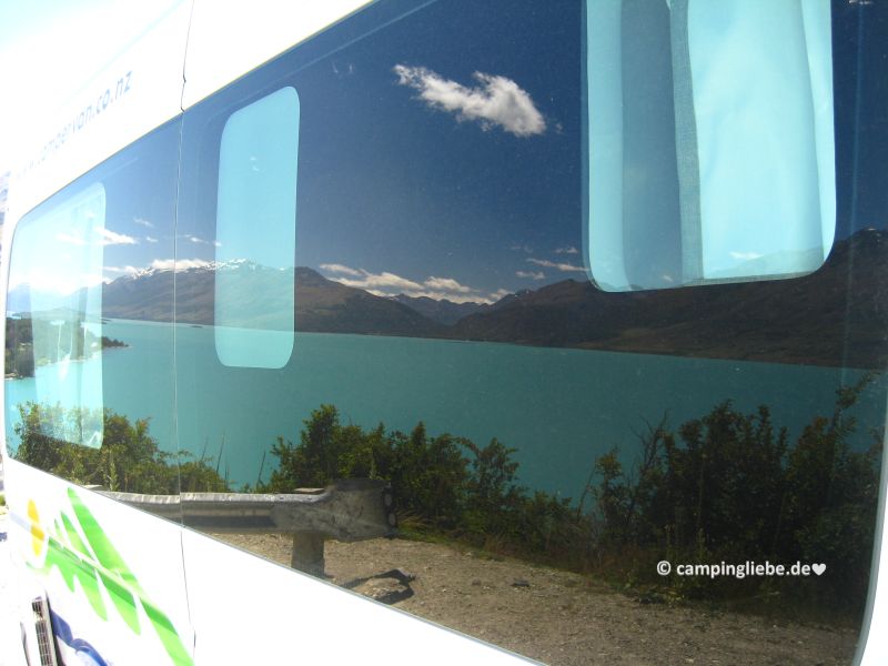 Wakatipu spiegelt sich im Wohnmobil