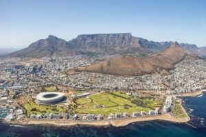 In Kapstadt (Südafrika) ist es im Februar mild und man hat alle Optionen: Von Strandurlaub bis Bergwandern.
