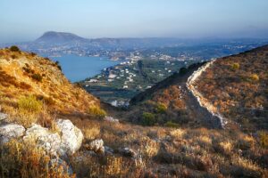 Kreta bietet abwechslungsreiche Landschaften und warme Temperaturen im Oktober.